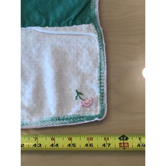 VTG Green and White Color Block with Pink Flowers Hand Embroidered Tablecloth 48 - Picture 9 of 13